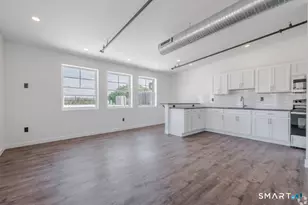 424 Main St, Middletown, CT 06457 - Photo 2