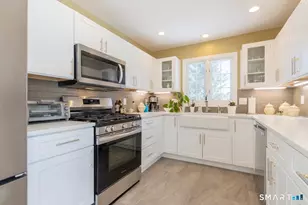 71 Cider Mill Ln, Trumbull, CT 06611 - Photo 2