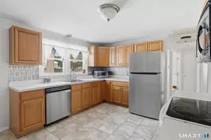 16 Clarendon Ave, West Hartford, CT 06110 - Photo 10