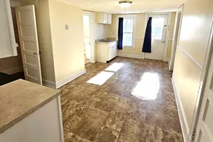 37 Bloomfield Ave, Windsor, CT 06095 - Photo 4