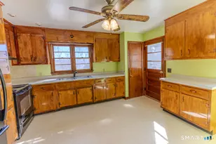 32 Cedar Ln, Montville, CT 06382 - Photo 6