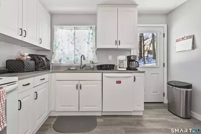 41 Sunnybrook Bend, Waterbury, CT 06708 - Photo 10