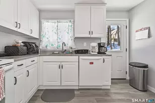 41 Sunnybrook Bend, Waterbury, CT 06708 - Photo 10