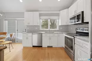 200 Castlewood Dr, Bloomfield, CT 06002 - Photo 6