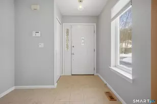 200 Castlewood Dr, Bloomfield, CT 06002 - Photo 4