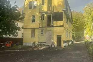 59 Mansfield St, Hartford, CT 06112 - Photo 2