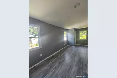 80 Pearl Harbor Circle, Bridgeport, CT 06610 - Photo 6