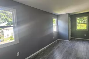 80 Pearl Harbor Cir, Bridgeport, CT 06610 - Photo 6