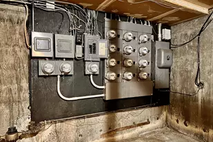 16 Henry St, Hartford, CT 06114 - Photo 12