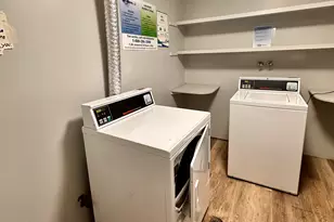 16 Henry St, Hartford, CT 06114 - Photo 10