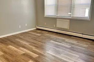 16 Henry St, Hartford, CT 06114 - Photo 4