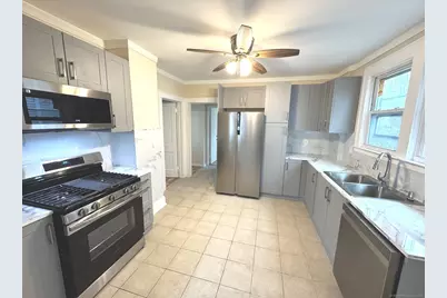 18 Richmond Place, Stamford, CT 06902 - Photo 1