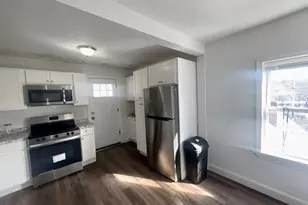 22 Brewster St, Waterbury, CT 06704 - Photo 2