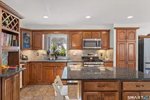 7 Greenwood Cir, East Lyme, CT 06333 - Photo 10