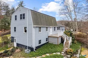 7 Greenwood Cir, East Lyme, CT 06333 - Photo 2