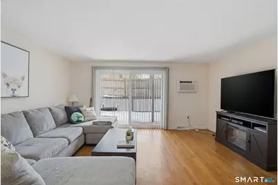 27 Burgoyne Street #APT E, West Hartford, CT 06110 - Photo 4