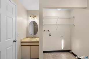 35 Woodlawn Ave, Ansonia, CT 06401 - Photo 8