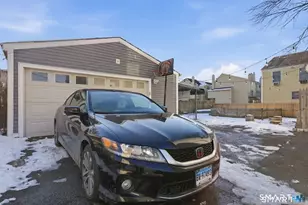 15 Rose St, Stamford, CT 06906 - Photo 2