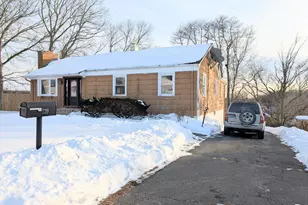 139 Little Deer Rd, Bridgeport, CT 06606 - Photo 2