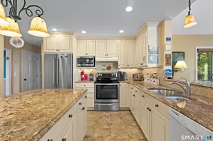 137 Upper Pattagansett Rd, East Lyme, CT 06333 - Photo 4