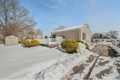 209 Midway Oval, Groton, CT 06340 - Photo 4