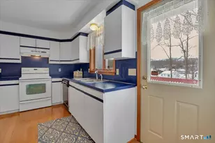 110 Heritage Dr, Waterbury, CT 06708 - Photo 12