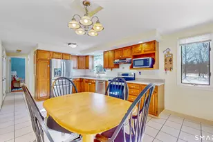 38 Eastgate Ln, Enfield, CT 06082 - Photo 10