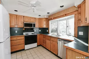 171 Wallens St, Winchester, CT 06098 - Photo 10