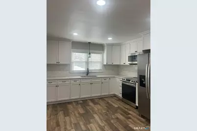 82 Middlefield Avenue #2nd Floor, Waterbury, CT 06705 - Photo 4