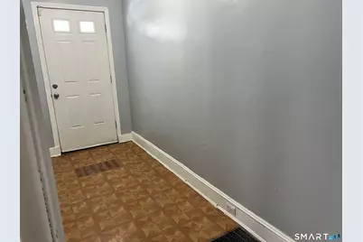 62 Rowe Avenue, Hartford, CT 06106 - Photo 2