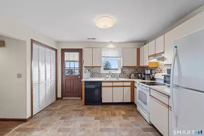 652 Black Rock Turnpike, Fairfield, CT 06825 - Photo 18