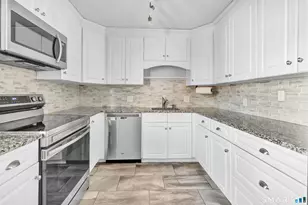 914 Heritage Vlg, Southbury, CT 06488 - Photo 10