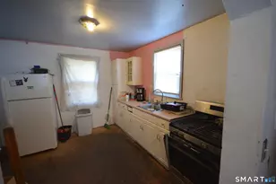 85 Alexander Dr, Bridgeport, CT 06606 - Photo 20