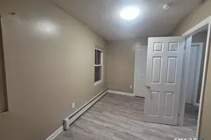 63 Seyms St, Hartford, CT 06120 - Photo 8