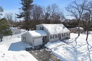 31 Edgewood Cir, Southington, CT 06489 - Photo 2