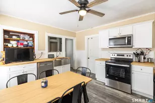 20 Pleasant St, Windsor Locks, CT 06096 - Photo 6