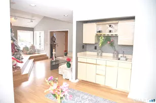 10 Ironwood Ln, West Hartford, CT 06117 - Photo 8