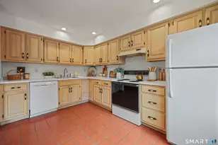 21 Rockview Cir, Monroe, CT 06468 - Photo 4