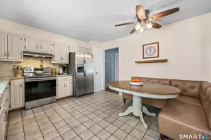 11 Apple Blossom Ln, New Fairfield, CT 06812 - Photo 12