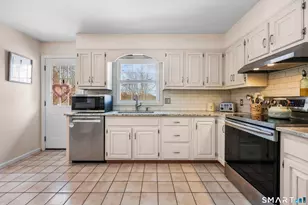 11 Apple Blossom Ln, New Fairfield, CT 06812 - Photo 10