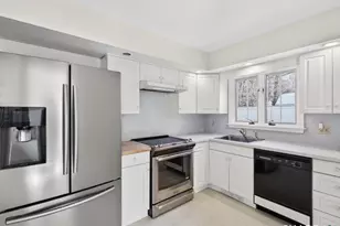 34 Wilshire Rd, Madison, CT 06443 - Photo 8