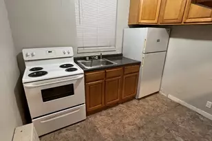 276 Collins St, Hartford, CT 06105 - Photo 2