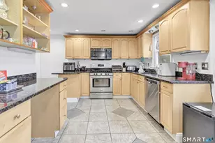 40 Carriage Path N, Milford, CT 06460 - Photo 10