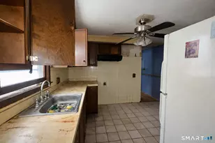 17 Forest Ln, Bloomfield, CT 06002 - Photo 2