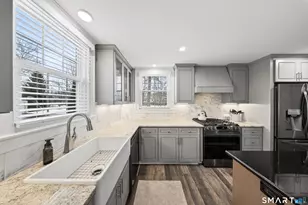 69 Bloomfield Ave, Hartford, CT 06105 - Photo 2