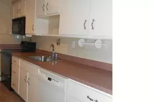 131 Old Elm Rd, Fairfield, CT 06825 - Photo 8