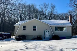 32 Latimer Dr, East Lyme, CT 06333 - Photo 4