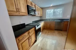 32 Latimer Dr, East Lyme, CT 06333 - Photo 10