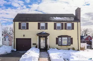 39 Burlington St, Hartford, CT 06112 - Photo 2