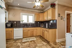 35 Querida St, Bridgeport, CT 06604 - Photo 16